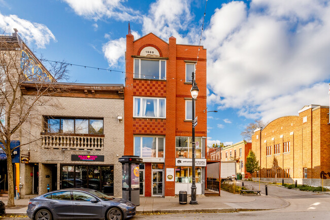 3936 Saint-Laurent Boul in Montréal, QC - Building Photo - Building Photo