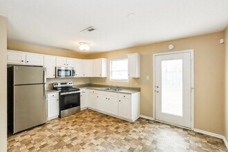 8607 Bluff Point Dr in Indianapolis, IN - Building Photo - Building Photo