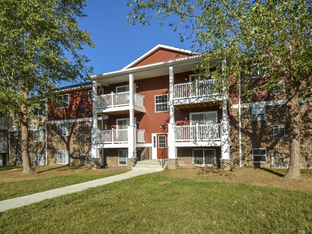 OakTree Apartments in Newark, DE - Building Photo