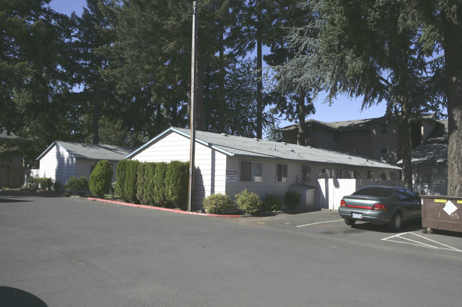 Pine Meadows Apartments in Portland, OR - Building Photo - Building Photo