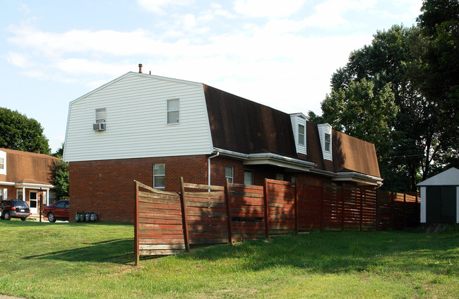 640 West Virginia Ave in Parkersburg, WV - Foto de edificio - Building Photo