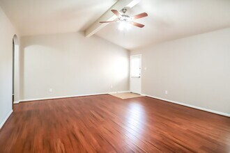 12066 Quartersawn Ln in Pinehurst, TX - Building Photo - Building Photo