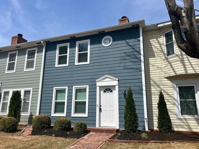 property at 1366 E Masonic Dr