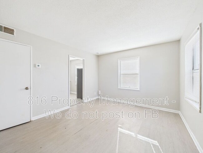 801-803 Bannister Rd in Kansas City, MO - Building Photo - Building Photo