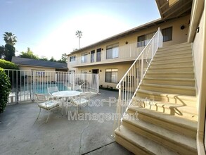 13950 Sherman Way in Los Angeles, CA - Building Photo - Building Photo