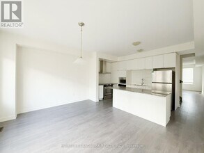 172 Squire Cres in Oakville, ON - Building Photo - Building Photo