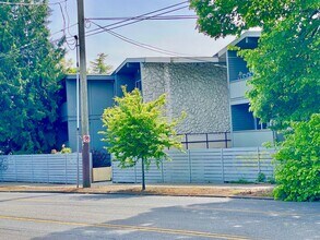 6511 Apartments in Seattle, WA - Building Photo - Primary Photo