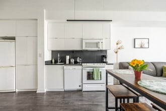 1 Iceboat Terr in Toronto, ON - Building Photo - Building Photo