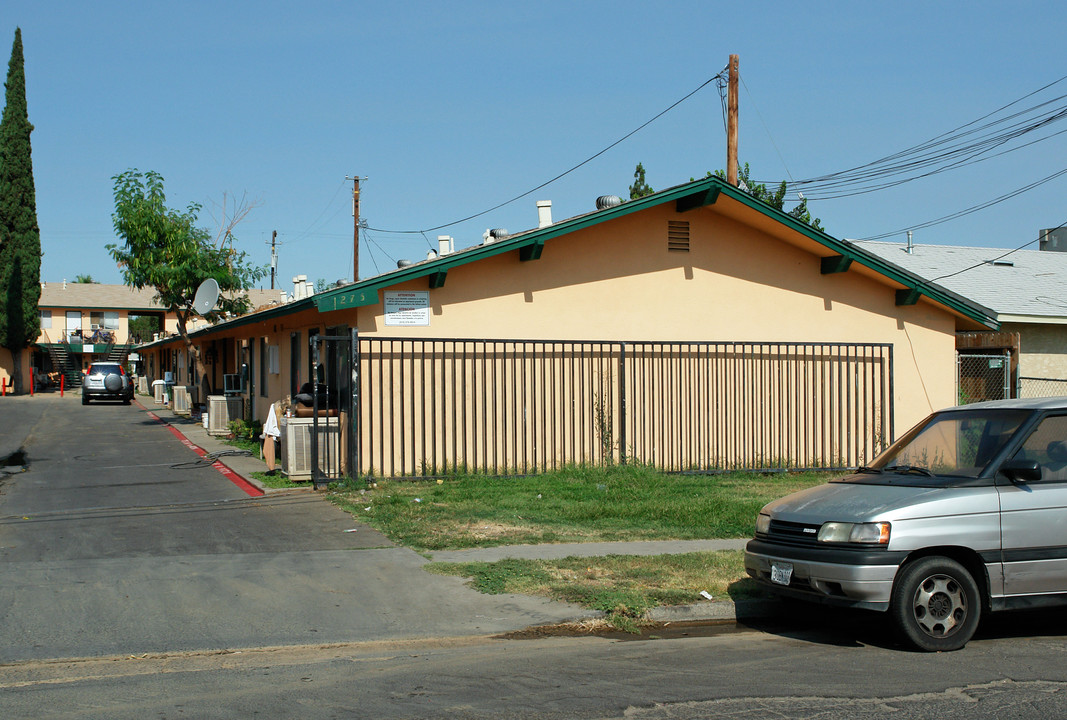 1275 N 8th St in Fresno, CA - Foto de edificio