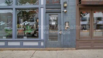 978 N High St in Columbus, OH - Building Photo