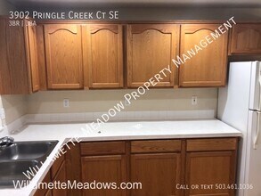 3902 Pringle Creek Ct SE in Salem, OR - Building Photo - Building Photo