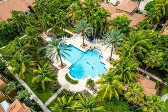 7930 N Nob Hill Rd in Tamarac, FL - Building Photo - Building Photo