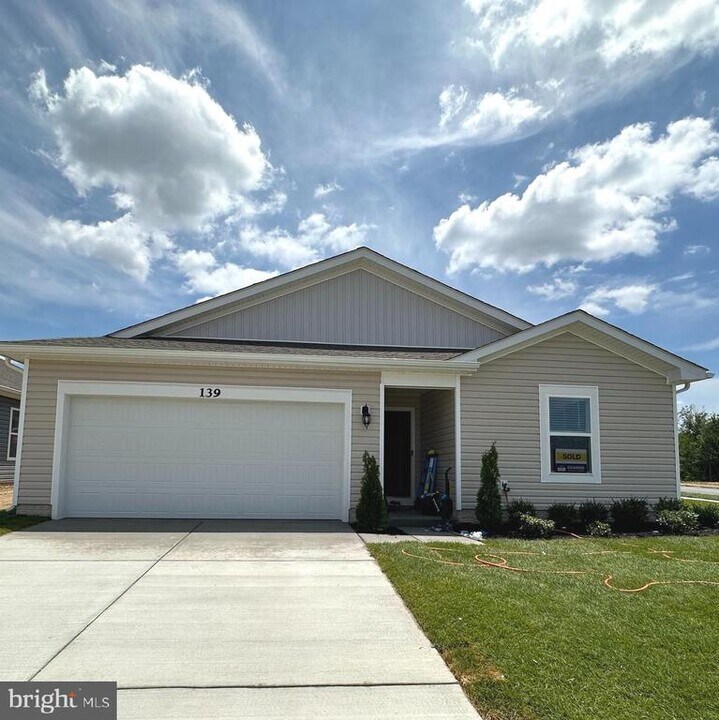 139 Grasmere St in Stephens City, VA - Building Photo