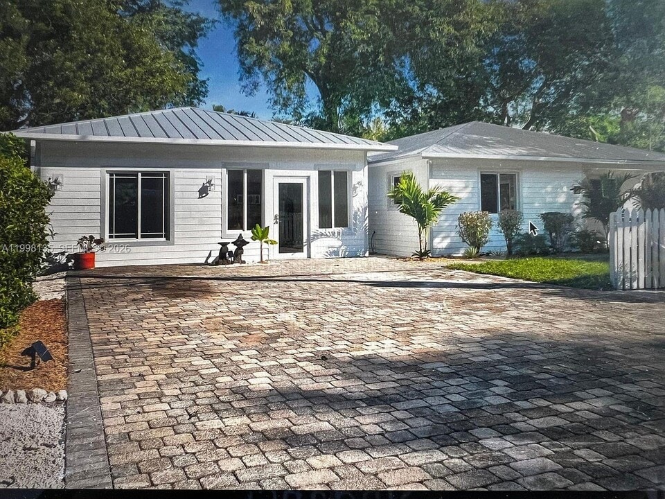 4 Transylvania Ave in Key Largo, FL - Building Photo