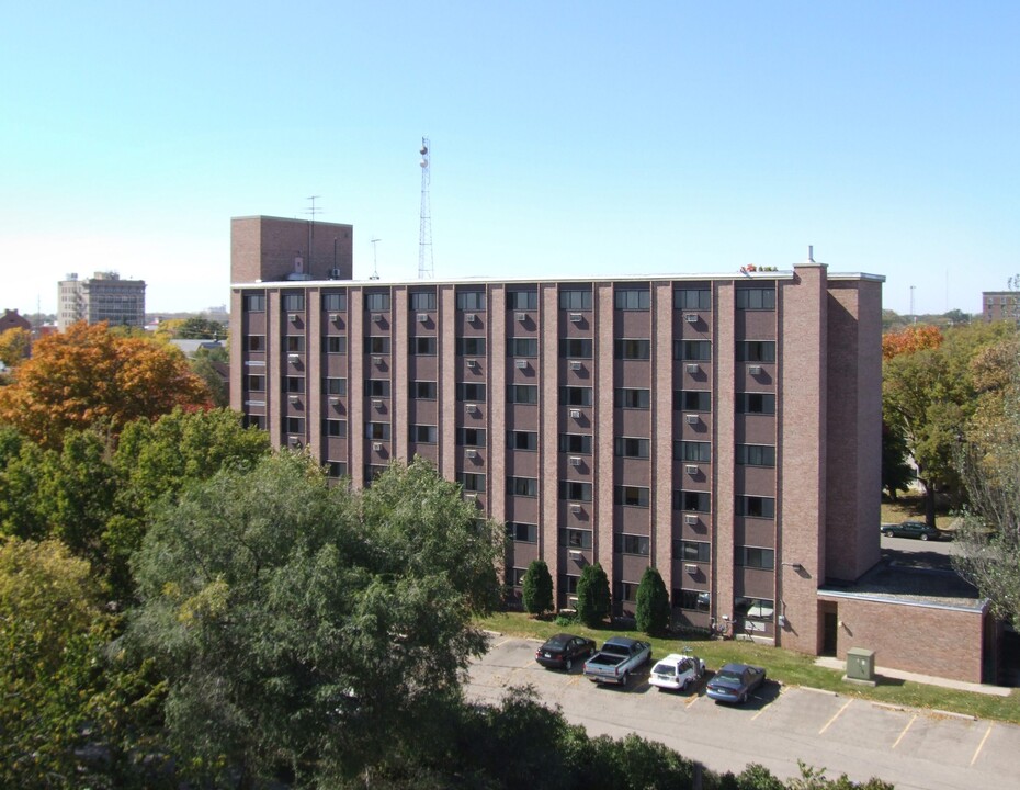 Shalom Tower I in Mason City, IA - Foto de edificio