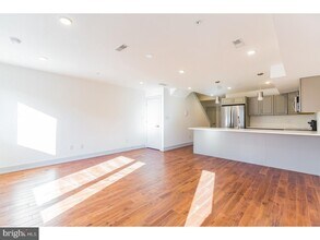 1513 Brown St-Unit -3 in Philadelphia, PA - Building Photo - Building Photo
