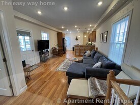 14 Flint St in Somerville, MA - Building Photo
