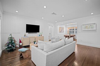 300 Manor Pl in Coral Gables, FL - Building Photo - Building Photo