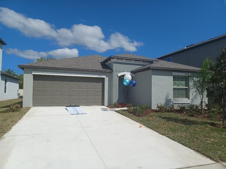 5428 Amaryllis Garden St in Apollo Beach, FL - Building Photo