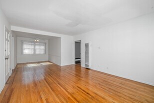 11641 National Blvd in Los Angeles, CA - Building Photo