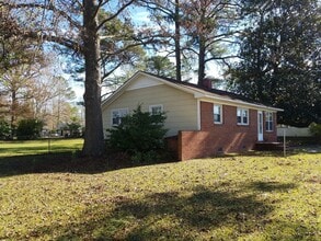 4372 Gum Branch Rd in Jacksonville, NC - Building Photo - Building Photo