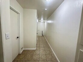423 E Cleveland St in Stockton, CA - Building Photo