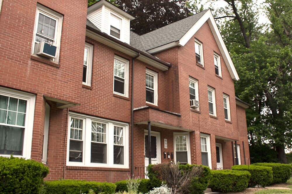 West Main Apartments in Vernon, CT - Building Photo