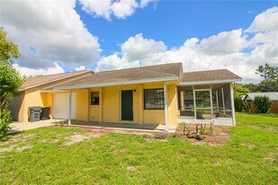6324 Highland Gardens Ct in Lakeland, FL - Building Photo