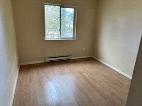 646 Admirals Rd in Victoria, BC - Building Photo - Building Photo