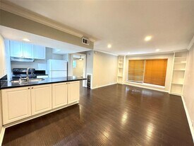 5353 Richmond Ave. in Houston, TX - Building Photo