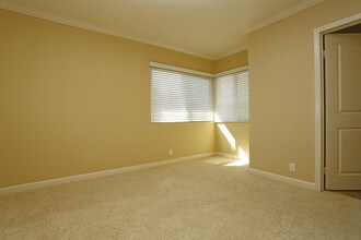 Orange Grove Circle in Pasadena, CA - Foto de edificio - Interior Photo