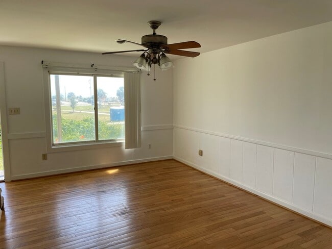 133 SE 48th St in Oak Island, NC - Building Photo - Building Photo