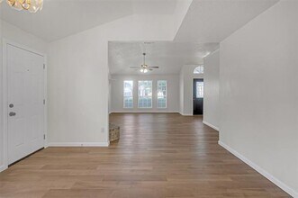 6008 King William Dr in Arlington, TX - Foto de edificio - Building Photo