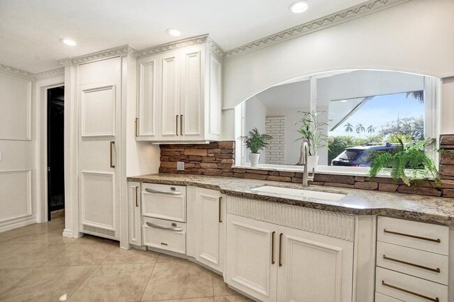 property at 2425 Fryer Point