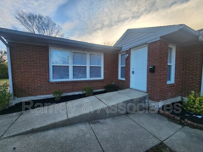 3700 Taylorsville Rd in Louisville, KY - Building Photo - Building Photo