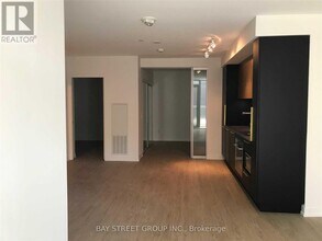 85-85 Wood St in Toronto, ON - Building Photo - Building Photo