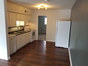 Barclay Apartments in Durham, NC - Building Photo - Interior Photo