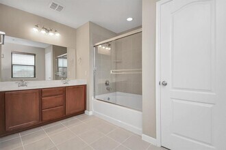 16506 Lanesborough Dr in Houston, TX - Building Photo - Building Photo