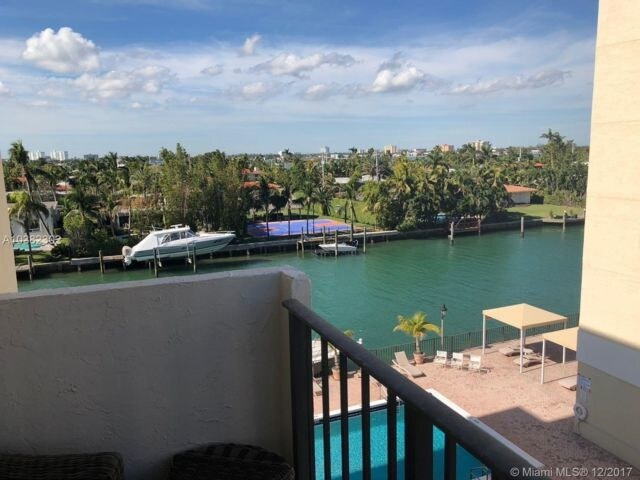 10000 W Bay Harbor Dr in Bay Harbor Islands, FL - Building Photo