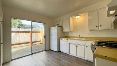 992 Fair Oaks Ave in Arroyo Grande, CA - Building Photo - Building Photo