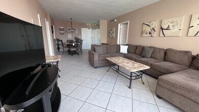 5161 Collins Ave, Unit # 1701 in Miami Beach, FL - Building Photo - Building Photo