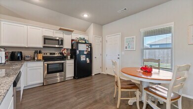 992 E Starling St in Fayetteville, AR - Building Photo - Building Photo