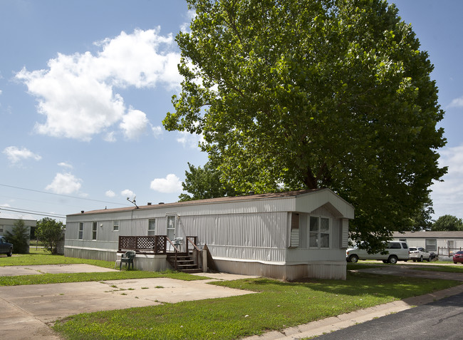 Sunburst Estates in Sand Springs, OK - Foto de edificio - Building Photo