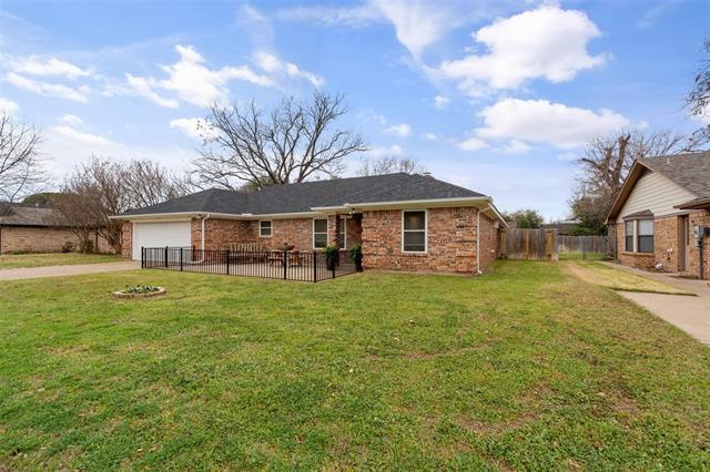904 Meadowlark Ln in Granbury, TX - Building Photo - Building Photo