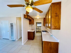 15873 N St in Mojave, CA - Foto de edificio - Building Photo