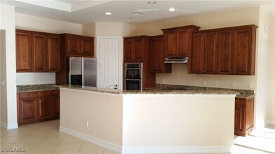 10153 Avalon Lake Cir in Ft. Myers, FL - Building Photo - Building Photo