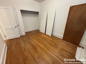 124 Warren St in Boston, MA - Foto de edificio - Building Photo