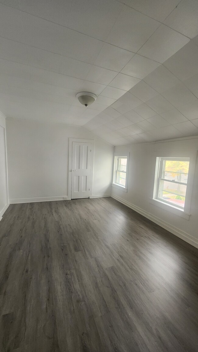 26 Norton Pl, Unit Apt 3 upper