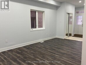 90 Kilrea Way in Brampton, ON - Building Photo - Building Photo