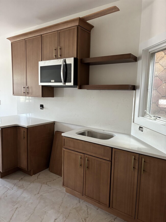802 Broadway in Bayonne, NJ - Building Photo - Building Photo